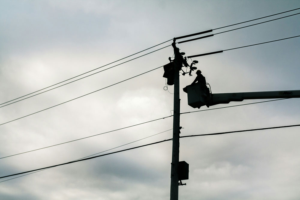 linemen in bucket